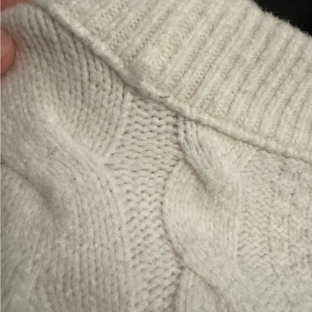 Abercrombie & Fitch Ultra Soft White Heavy Cable Knit Sweater Men's Size Large - Picture 4 of 7